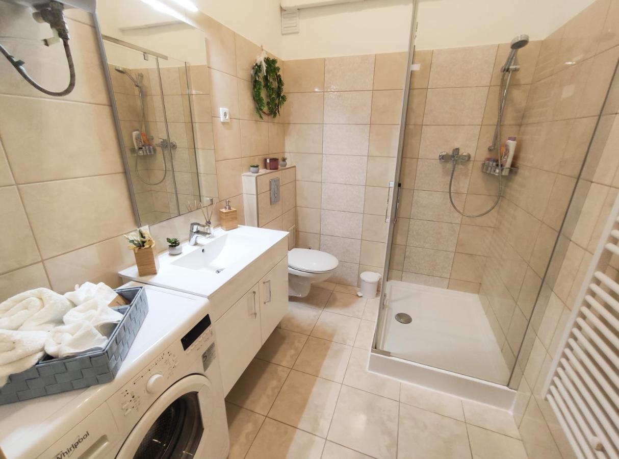 Broadway City Center, Fully Equipped, 4 Person Budapest Bagian luar foto