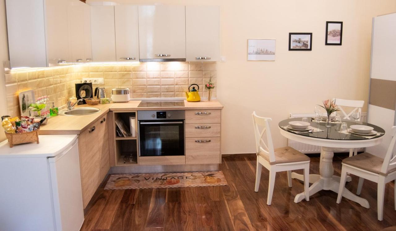 Broadway City Center, Fully Equipped, 4 Person Budapest Bagian luar foto