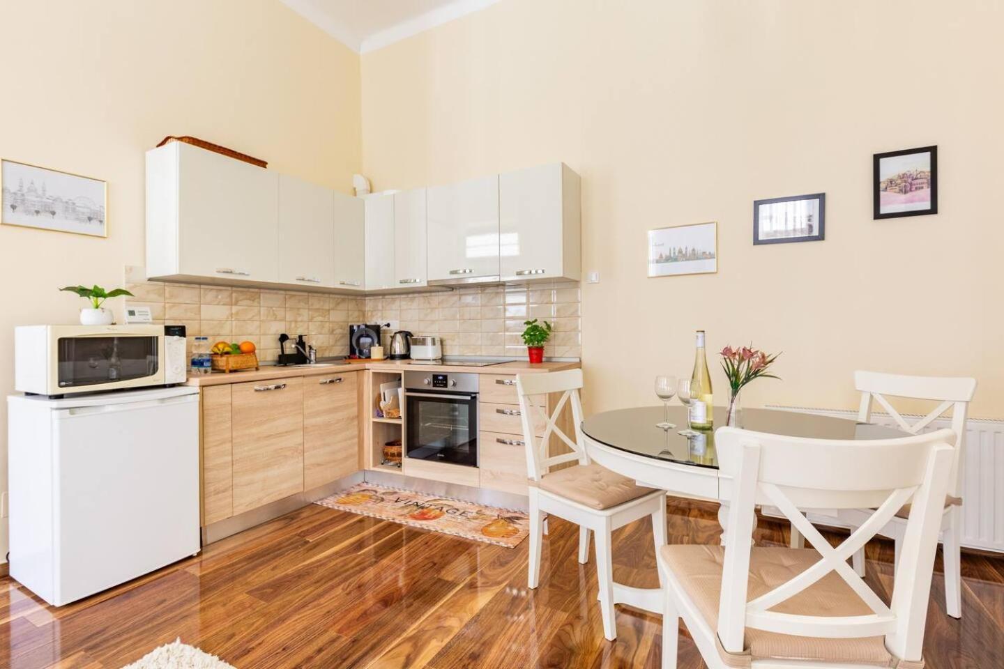 Broadway City Center, Fully Equipped, 4 Person Budapest Bagian luar foto